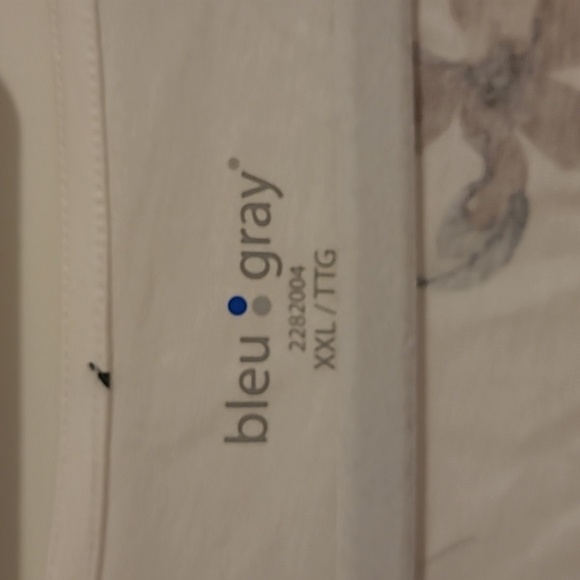 3/$27 Bleu gray floral tee - Picture 4 of 5